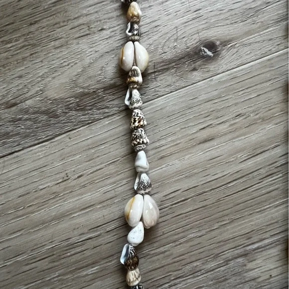 16” Shell Necklace - Picture 3 of 3